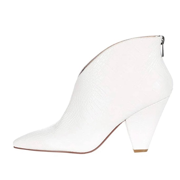 Chinese Laundry "Rudie" bootie. - Picture 3 of 3